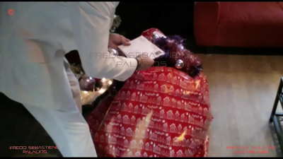 মা, আমি আমার ক্রিসমাস উপহার পেয়েছি লোমশ স্বর্ণকেশী মা দুশ্চরিত্রা সঙ্গে বড় গাধা মোরগ সম্পর্কে পাগল